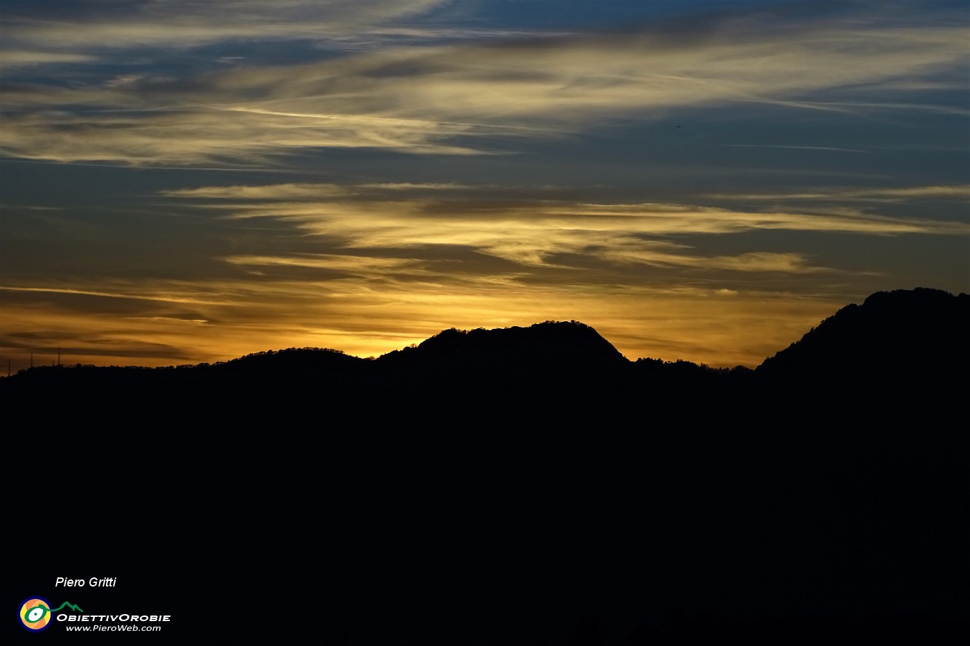 71 Il sole tramontato dietro il Castel Regina.JPG